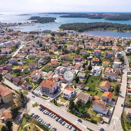 Valora Stylish Near Sandy Beaches By Qubo דירה