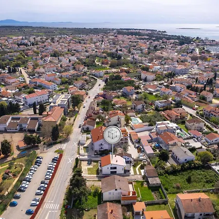 Valora Stylish Near Sandy Beaches By Qubo *
