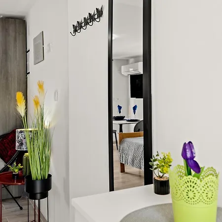 Valora Stylish Near Sandy Beaches By Qubo *