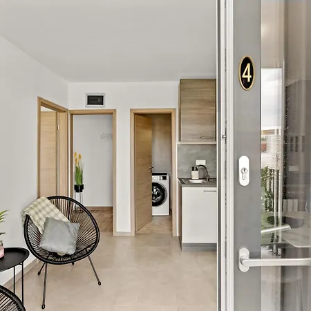 Valora Stylish Near Sandy Beaches By Qubo מדולין