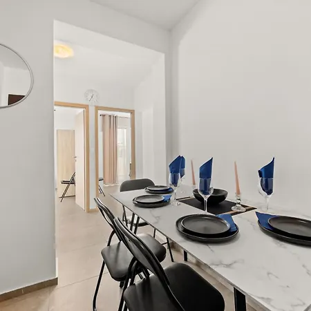 Valora Stylish Near Sandy Beaches By Qubo דירה מדולין