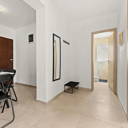 דירה Valora Stylish Near Sandy Beaches By Qubo מדולין