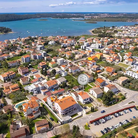 Valora Stylish Near Sandy Beaches By Qubo *