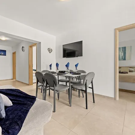 Valora Stylish Near Sandy Beaches By Qubo *