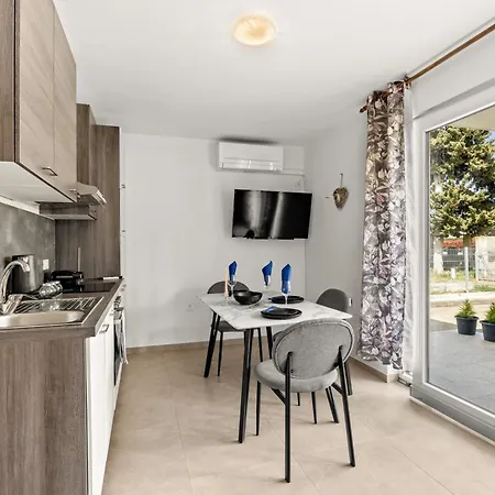Valora Stylish Near Sandy Beaches By Qubo דירה