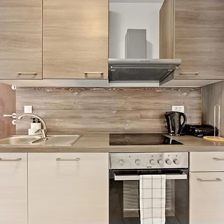 Valora Stylish Near Sandy Beaches By Qubo מדולין