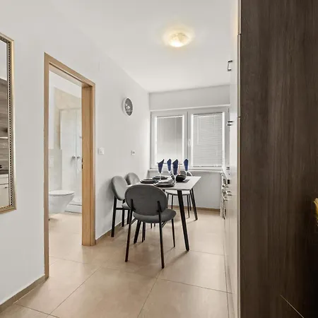 Valora Stylish Near Sandy Beaches By Qubo דירה *