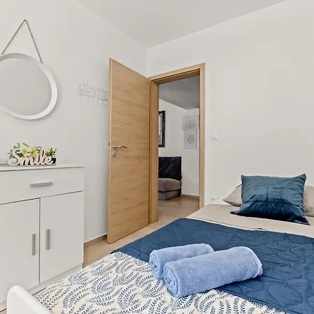 Valora Stylish Near Sandy Beaches By Qubo
