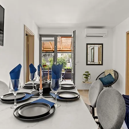 Valora Stylish Near Sandy Beaches By Qubo * מדולין