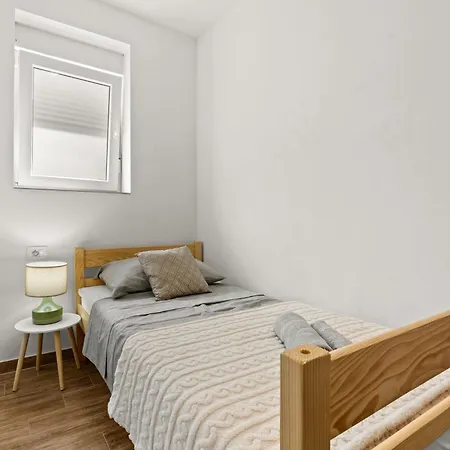 Valora Stylish Near Sandy Beaches By Qubo דירה מדולין