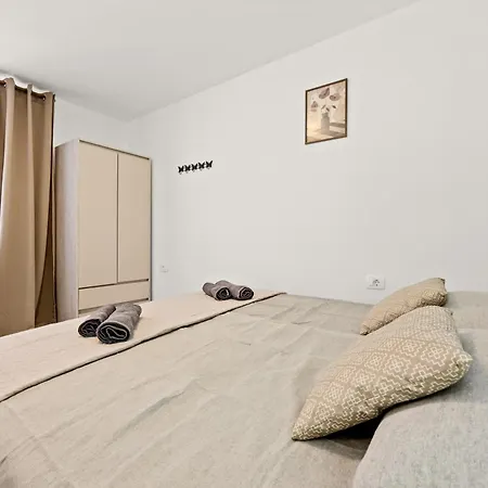 Valora Stylish Near Sandy Beaches By Qubo דירה *