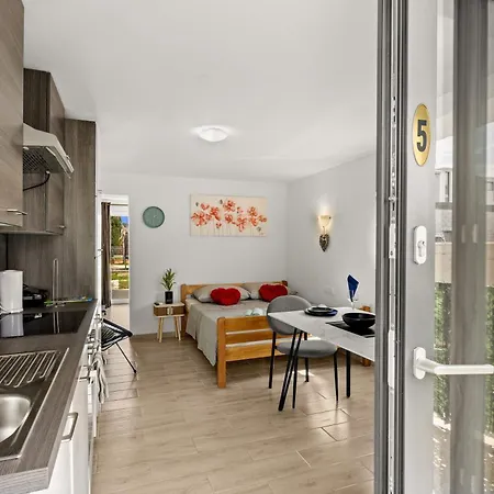 Valora Stylish Near Sandy Beaches By Qubo דירה *