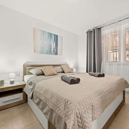 דירה Valora Stylish Near Sandy Beaches By Qubo