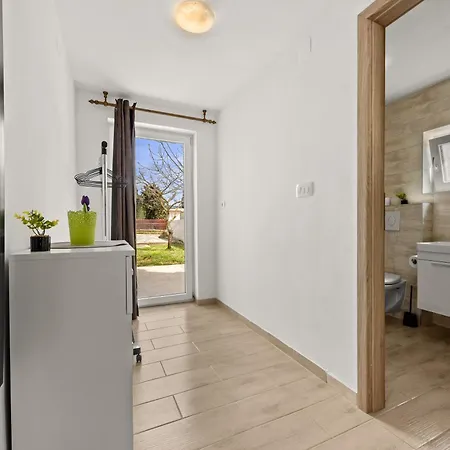 Valora Stylish Near Sandy Beaches By Qubo * מדולין