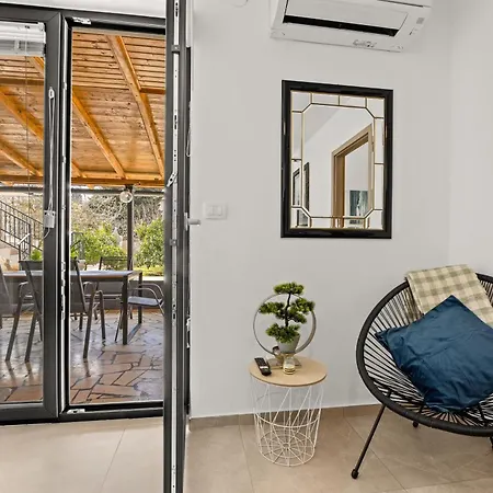 Valora Stylish Near Sandy Beaches By Qubo