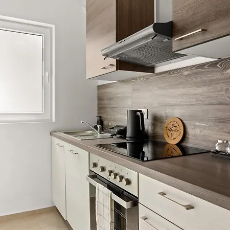 Valora Stylish Near Sandy Beaches By Qubo דירה