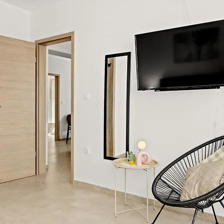 Valora Stylish Near Sandy Beaches By Qubo דירה