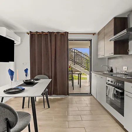 דירה Valora Stylish Near Sandy Beaches By Qubo מדולין