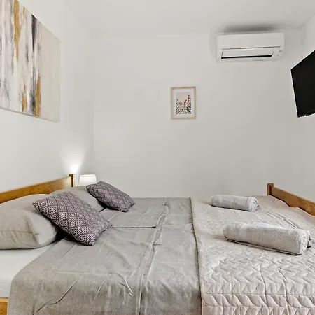 Valora Stylish Near Sandy Beaches By Qubo * מדולין